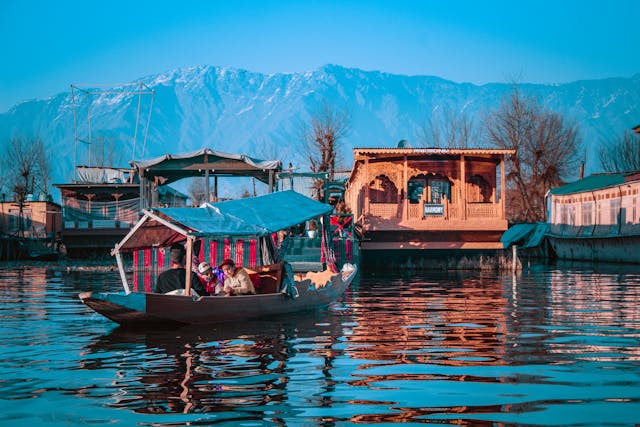Snowy Peaks & Serene Valleys – The Timeless Beauty of Kashmir